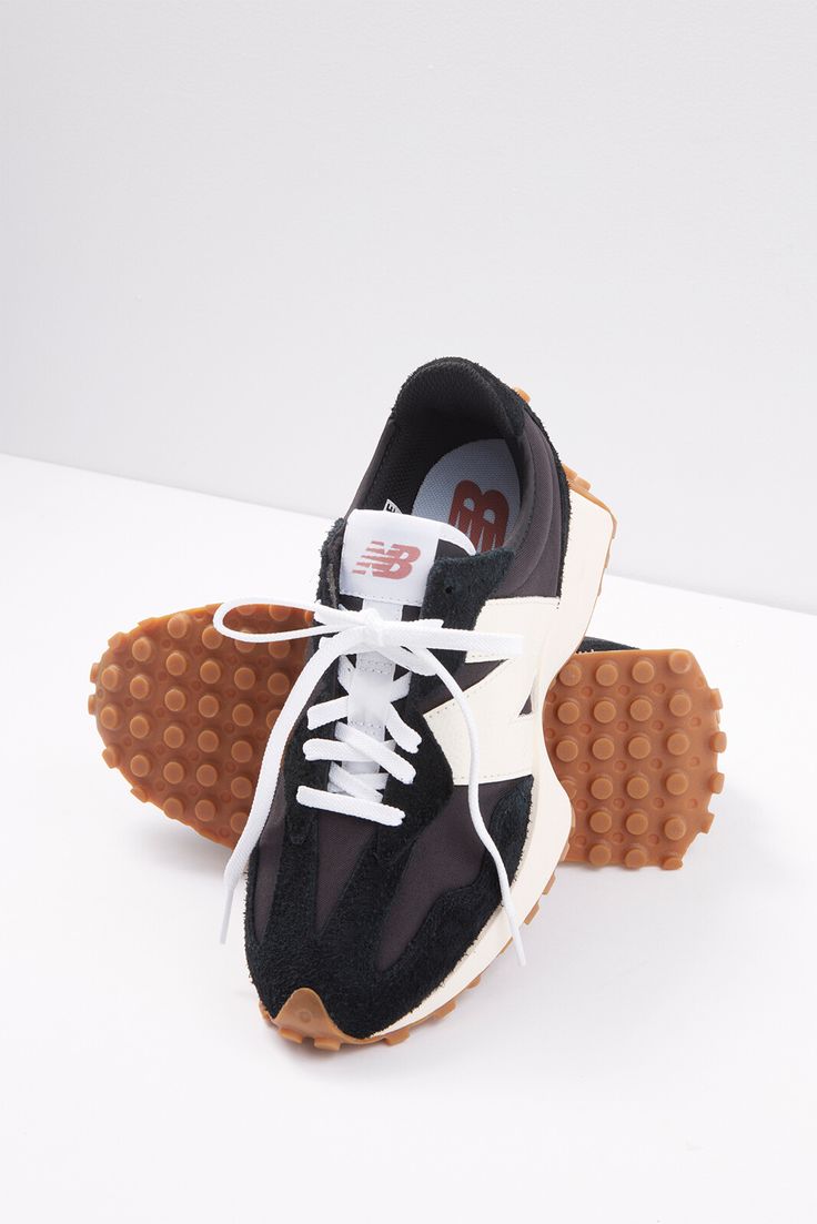 New Balance 327 Black/White/Mineral Red WS327BL