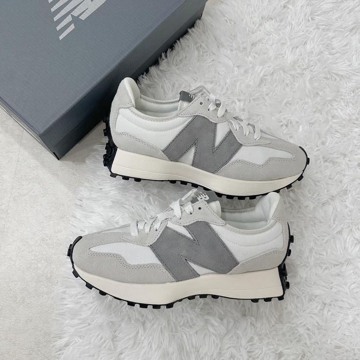 New Balance 327 Grey